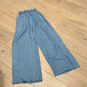 Woman’s Love Tree wide leg pull on Tencel blue pants. Medium. Elastic waist.Cute